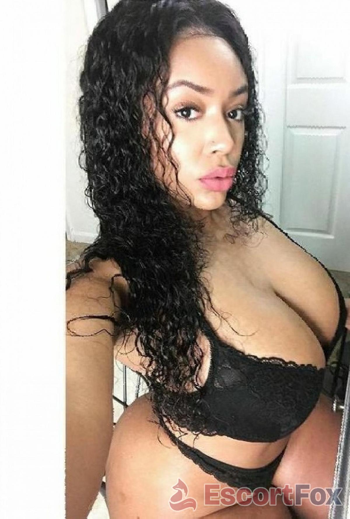 Crystalbell — escort in Kuwait City