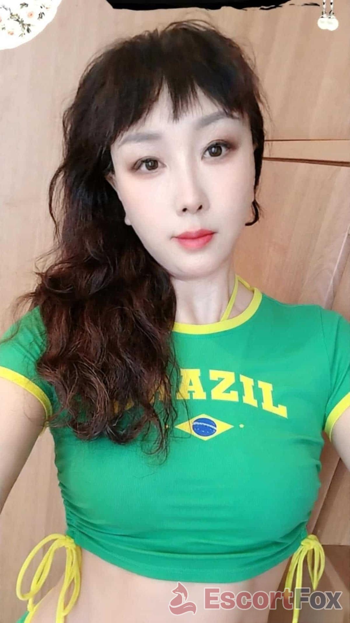 Xiaoyu — مرافقة في ليبرس