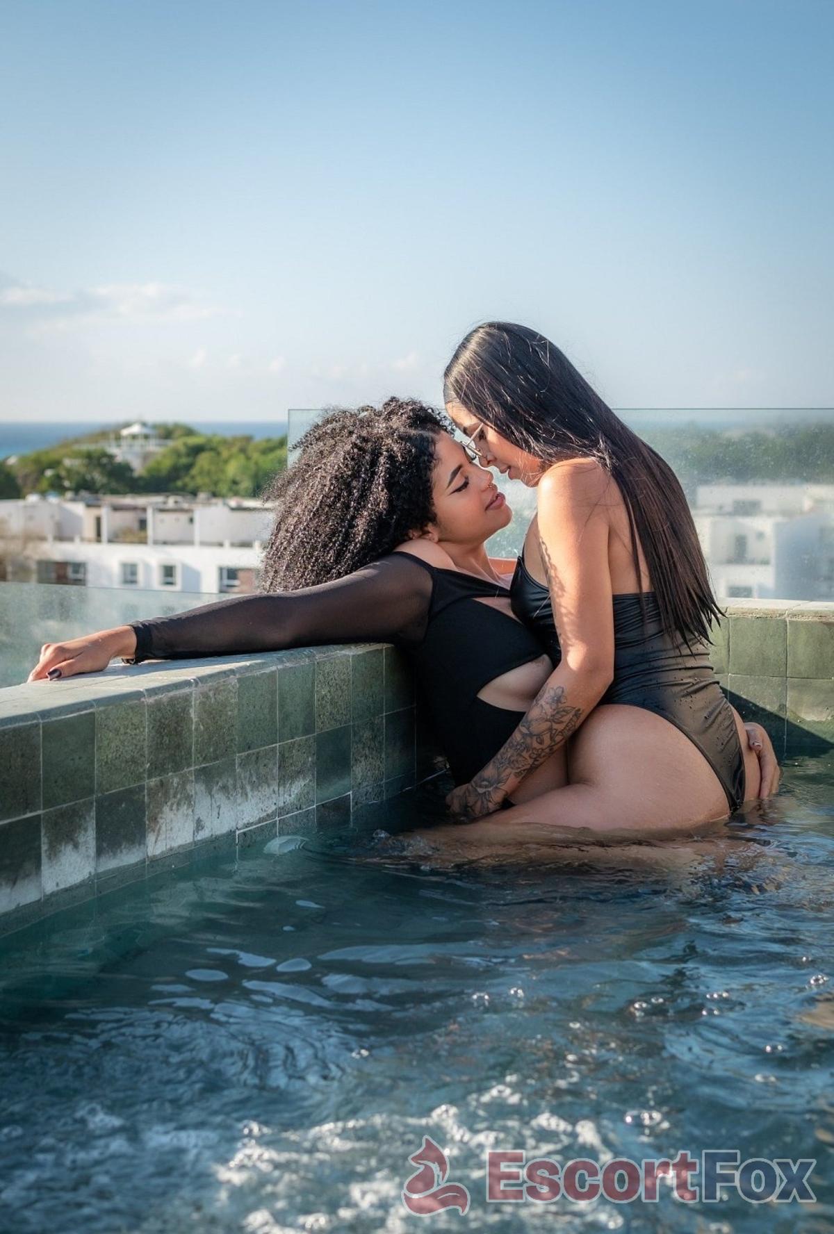 Karina & Sofia — eskorta w Playa del Carmen
