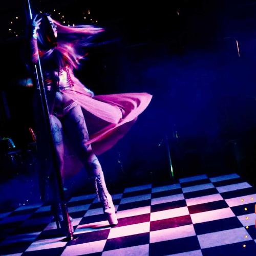 Chez Pierre Cabaret — erotikus hely itt: Edmonton
