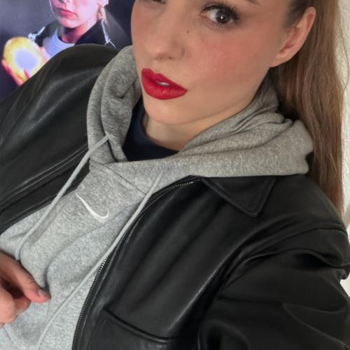 Queen Viktoria — 베른 에스코트
