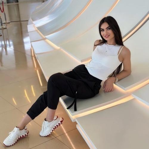 Asya — eskorta w Baku