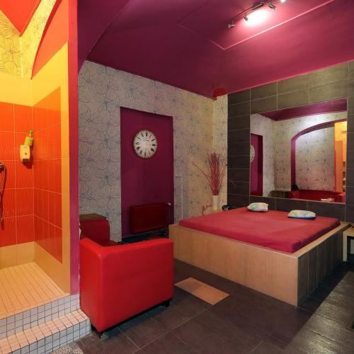 Neon Club — erotic venue in Prague