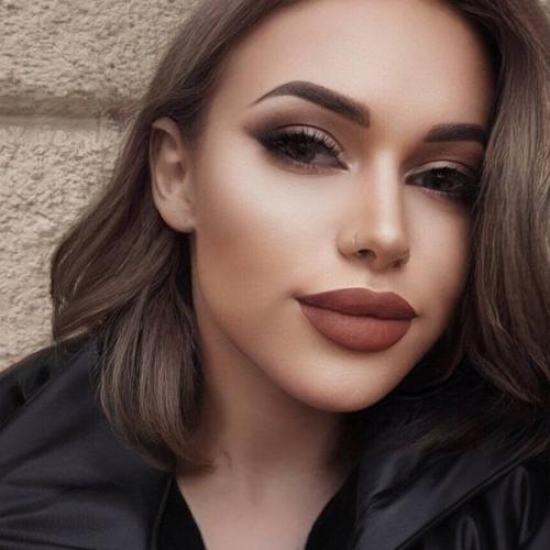 Alina — eskorte i Kyiv