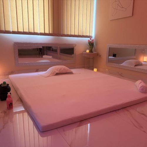 Sophie Massage Univerzuma — erotic venue in Győr