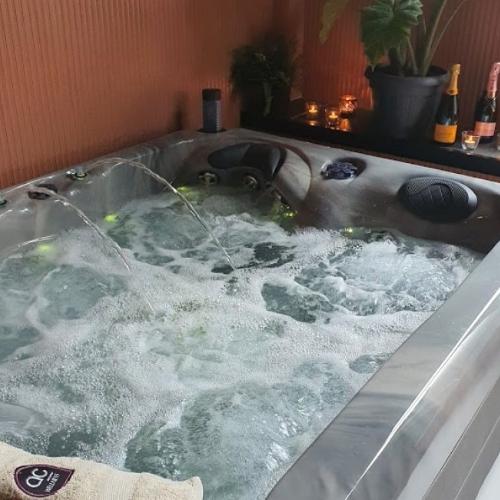 Acanthus Exclusive Wellness — erotický podnik v Pecq