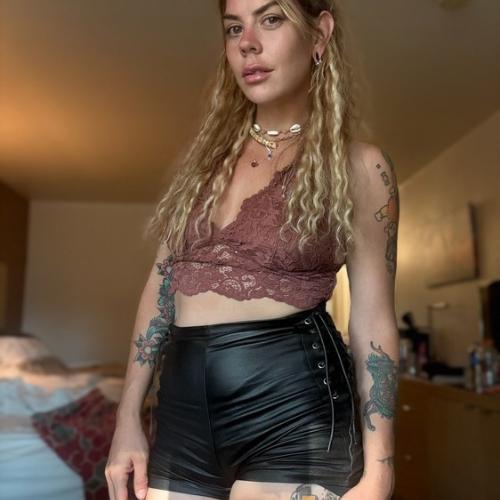 Hazelnoir — escort in North Bay