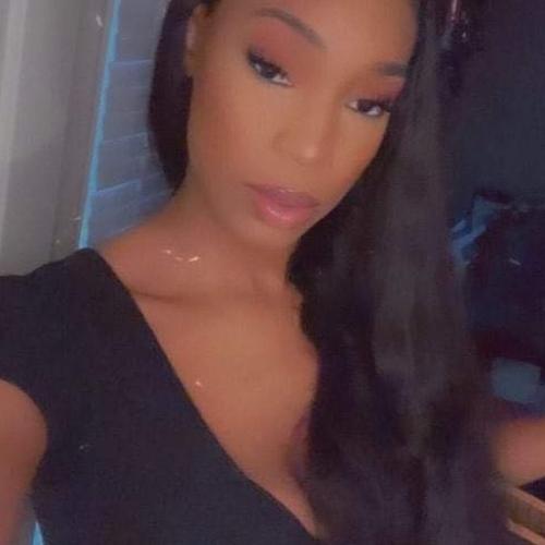Vanessa — مرافقة في بوري