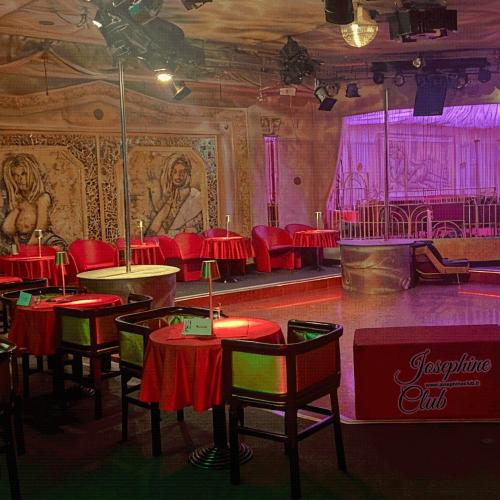 Josephine Club — Erotik-Location in Castelfidardo
