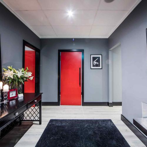 Red Door Canberra — 캔버라 성인 업소