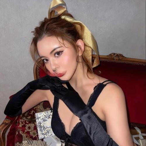 Momoka — escortă în Hong Kong