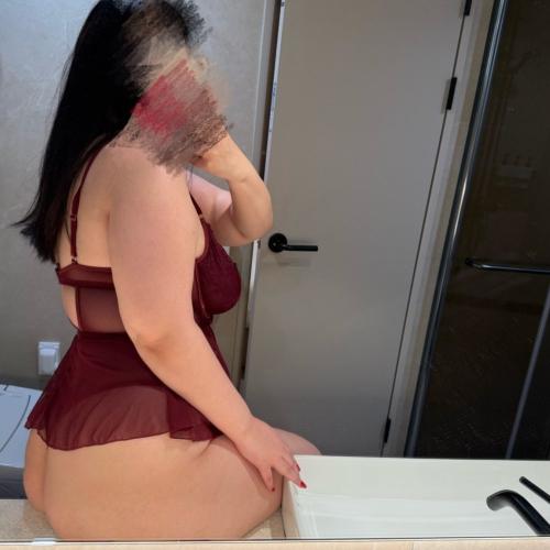 Mina — escort in Seoul