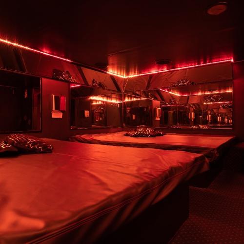 Overside — Erotik-Location in Paris, Foto 8