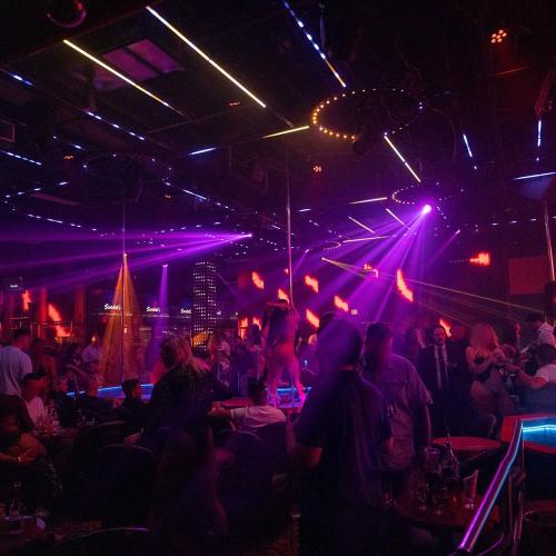 Scarlett's Cabaret — erotický podnik v Hollywood