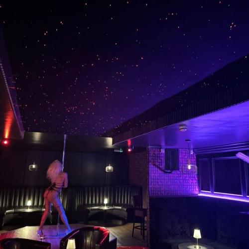 Diamonds & Strings — Erotik-Location in Watford