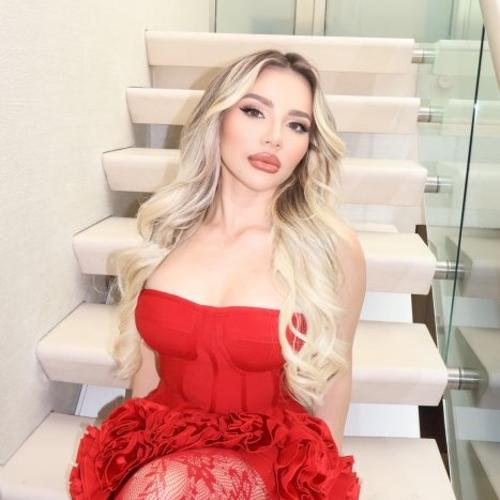 Giulia — escort in Tokyo