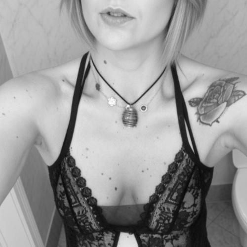 Francesca — ескорт у місті Перуджа