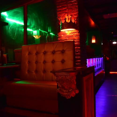 Parenclub Le Baron — еротичний заклад у місті Гіреваарден