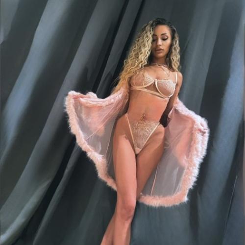 Kendra — 부쿠레슈티 에스코트