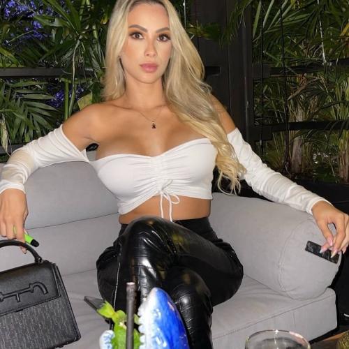 Charlotte — مرافقة في ميونخ