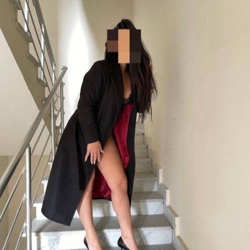 Ariana — συνοδός στην πόλη Μπακού