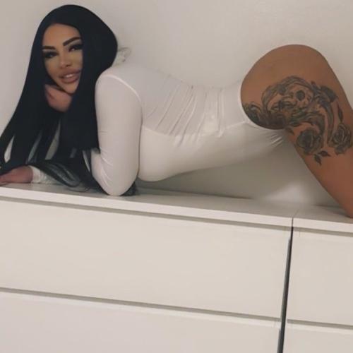 Kim — escort in Boekarest