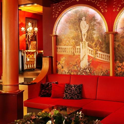 Club Palace — Root şehrinde erotik mekan