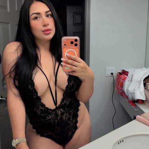 Ruby Hotwife — eskort v Inland Empire