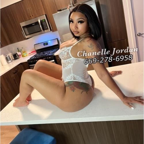 Chanelle Jordan — συνοδός στην πόλη Τσέσαπικ
