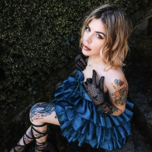 Hazelnoir — escort in North Bay