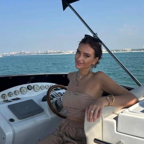 Daniela — eskort i Bukarest