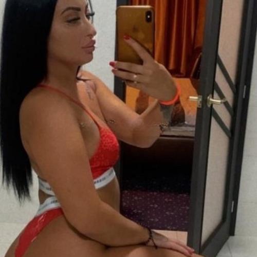 Selena — συνοδός στην πόλη Βουκουρέστι