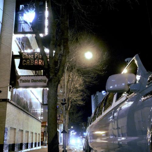 Chez Pierre Cabaret — erotikus hely itt: Edmonton