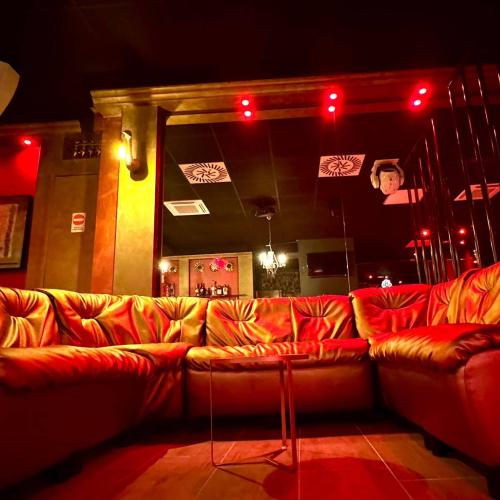 Love Club Privè — مكان إيروتيكي في مانربا دل غاردا