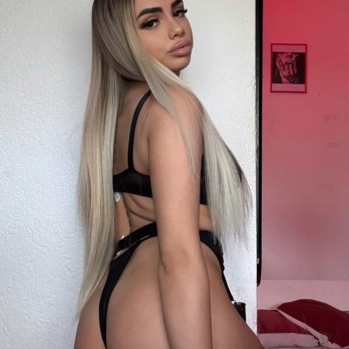 Katia — συνοδός στην πόλη Βασιλεία