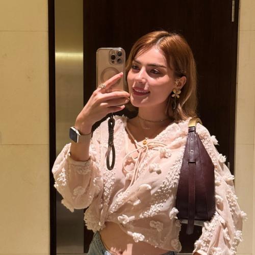 Hira — مرافقة في شنغهاي