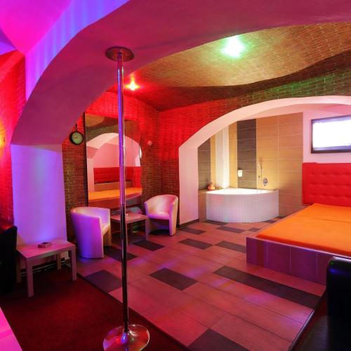 Neon Club — erotic venue in Prague