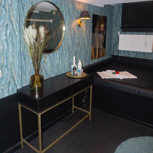 Karin's Home — erotic venue in Rotterdam, photo 12