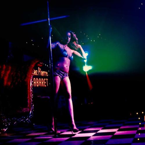 Chez Pierre Cabaret — erotikus hely itt: Edmonton