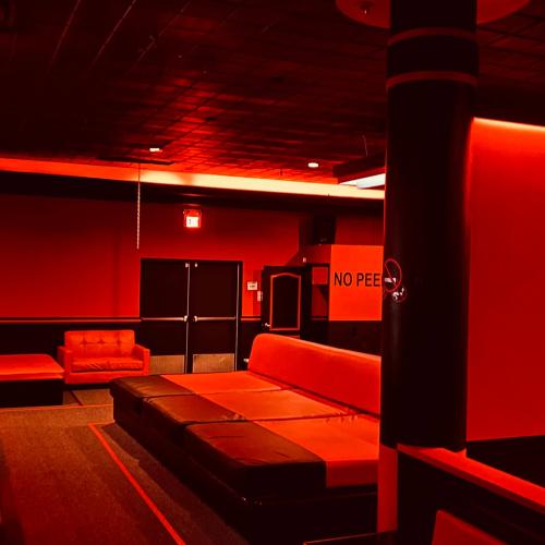 Club M4 — locale erotico a Mississauga