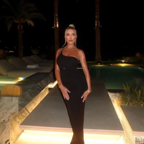 Mia — مرافقة في ميكونوس