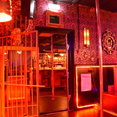Parenclub Le Baron — еротичний заклад у місті Гіреваарден
