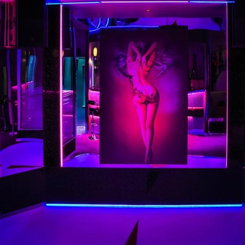 Chameleons — erotic venue in Darlaston