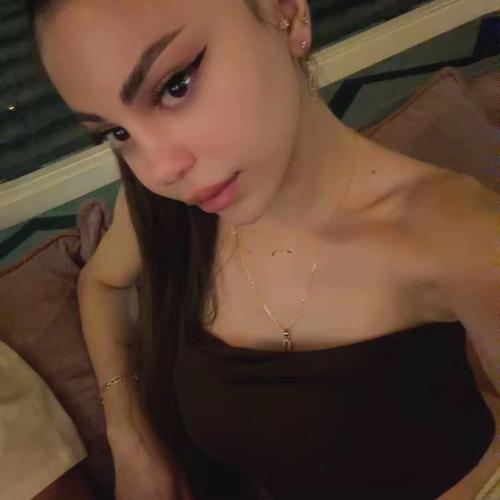 Amina — 바쿠 에스코트