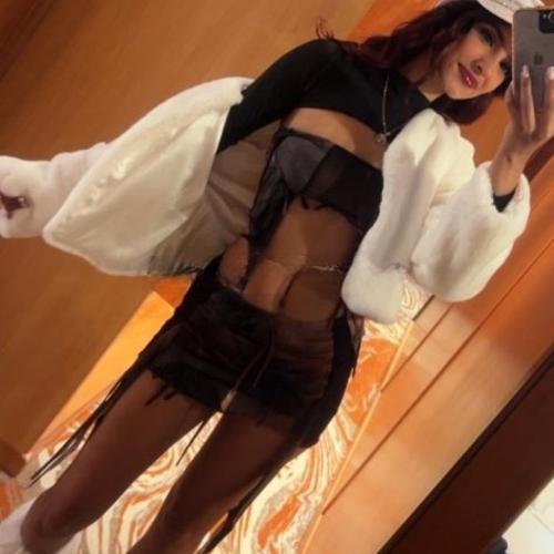 Angela — Montreux 에스코트