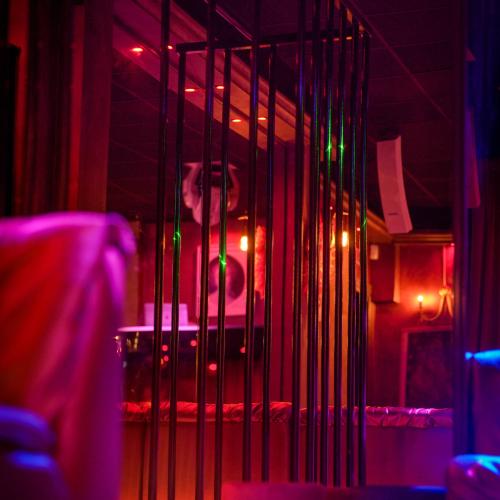 Love Club Privè — مكان إيروتيكي في مانربا دل غاردا