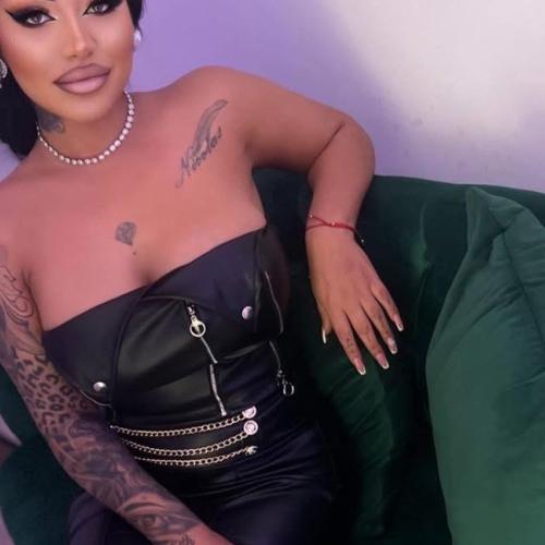 Kim — escort in Boekarest