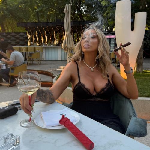 Sofi — eskort i Bukarest