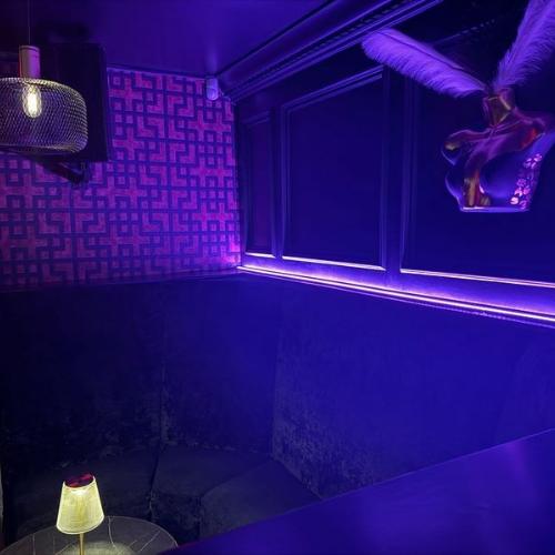 Diamonds & Strings — Erotik-Location in Watford