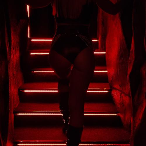 Knight Flight Cabaret Club — 자그레브 성인 업소